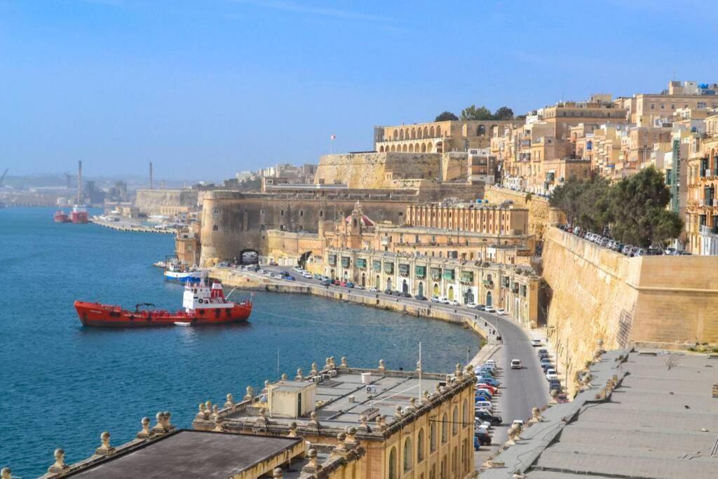St Nicholas Valletta Buitenkant foto